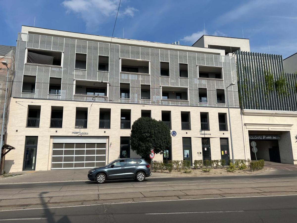 Parizsi Udvar Premium Apartman Leilighet Debrecen Eksteriør bilde